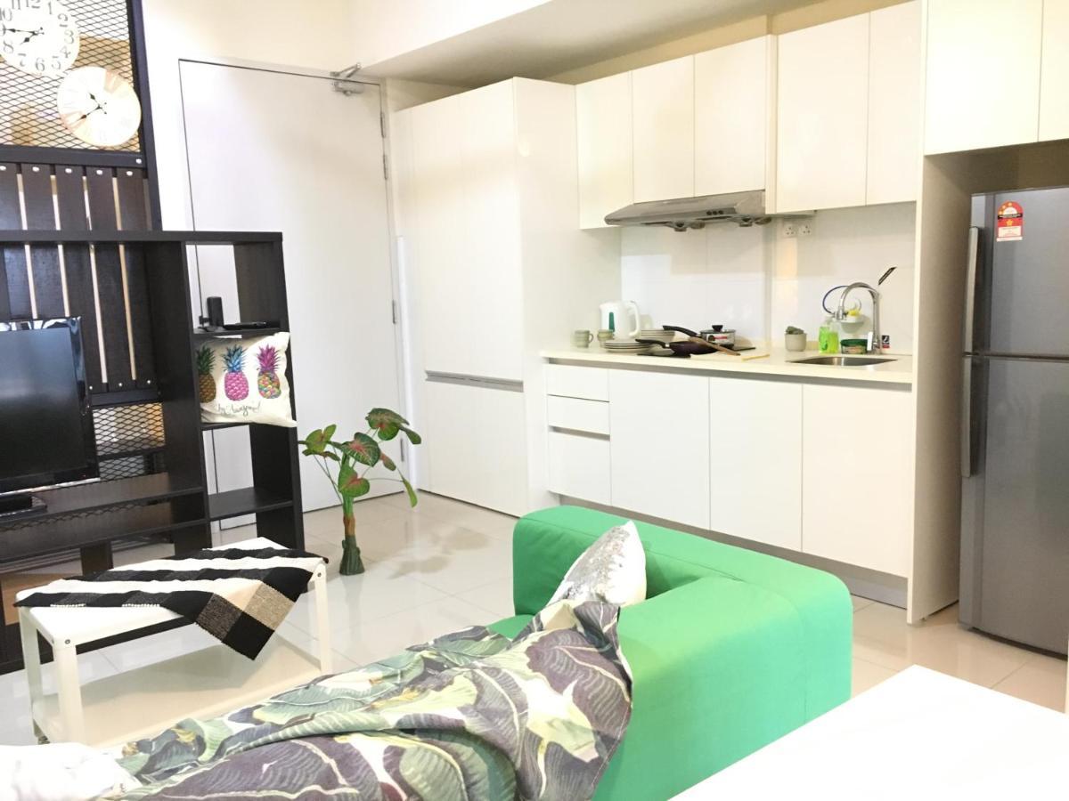 Suria Jelutong Studio By Beestay Shah Alam Luaran gambar