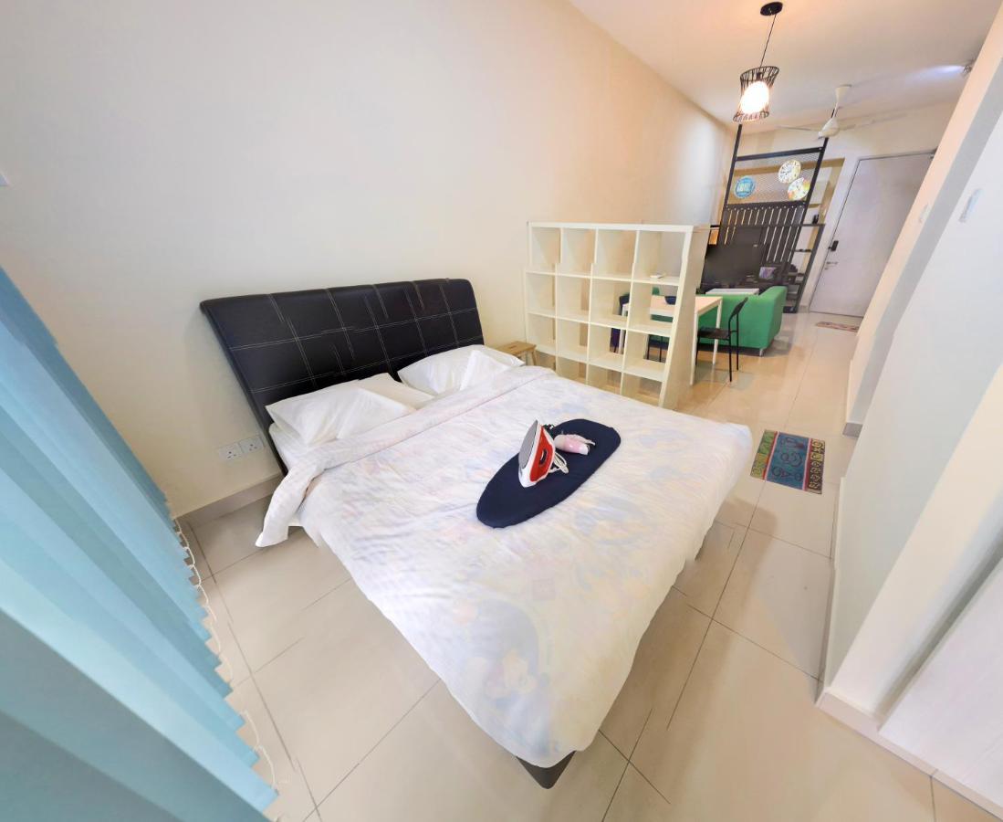 Suria Jelutong Studio By Beestay Shah Alam Luaran gambar