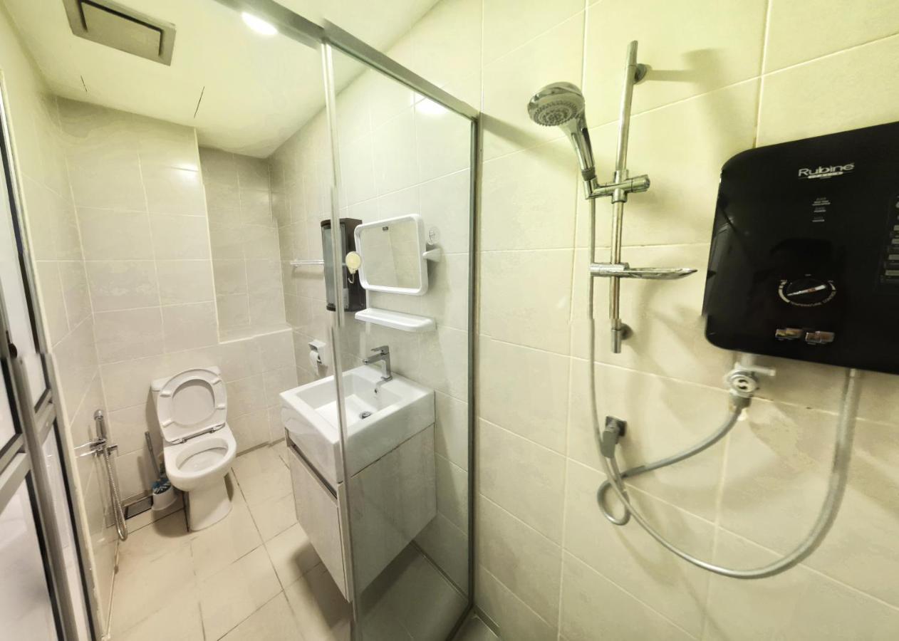 Suria Jelutong Studio By Beestay Shah Alam Luaran gambar