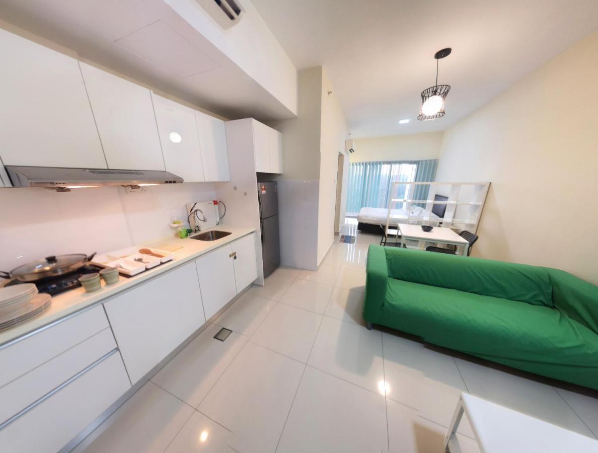 Suria Jelutong Studio By Beestay Shah Alam Luaran gambar