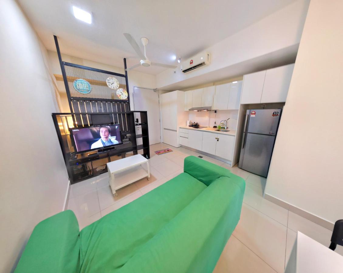 Suria Jelutong Studio By Beestay Shah Alam Luaran gambar